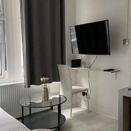 Апартаменты Lovely Ground Floor Miles Apart Лондон Экстерьер фото